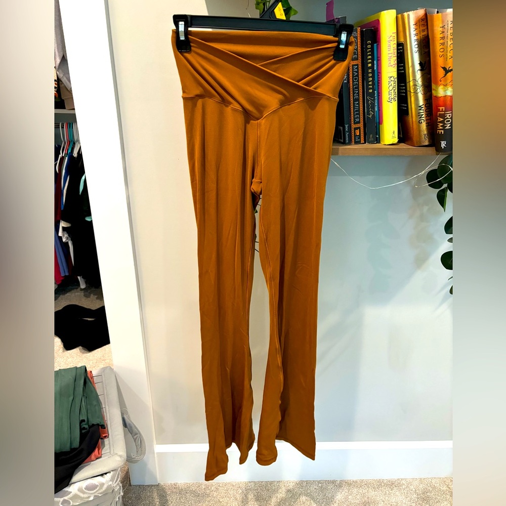 Aerie offline crossover flare leggings